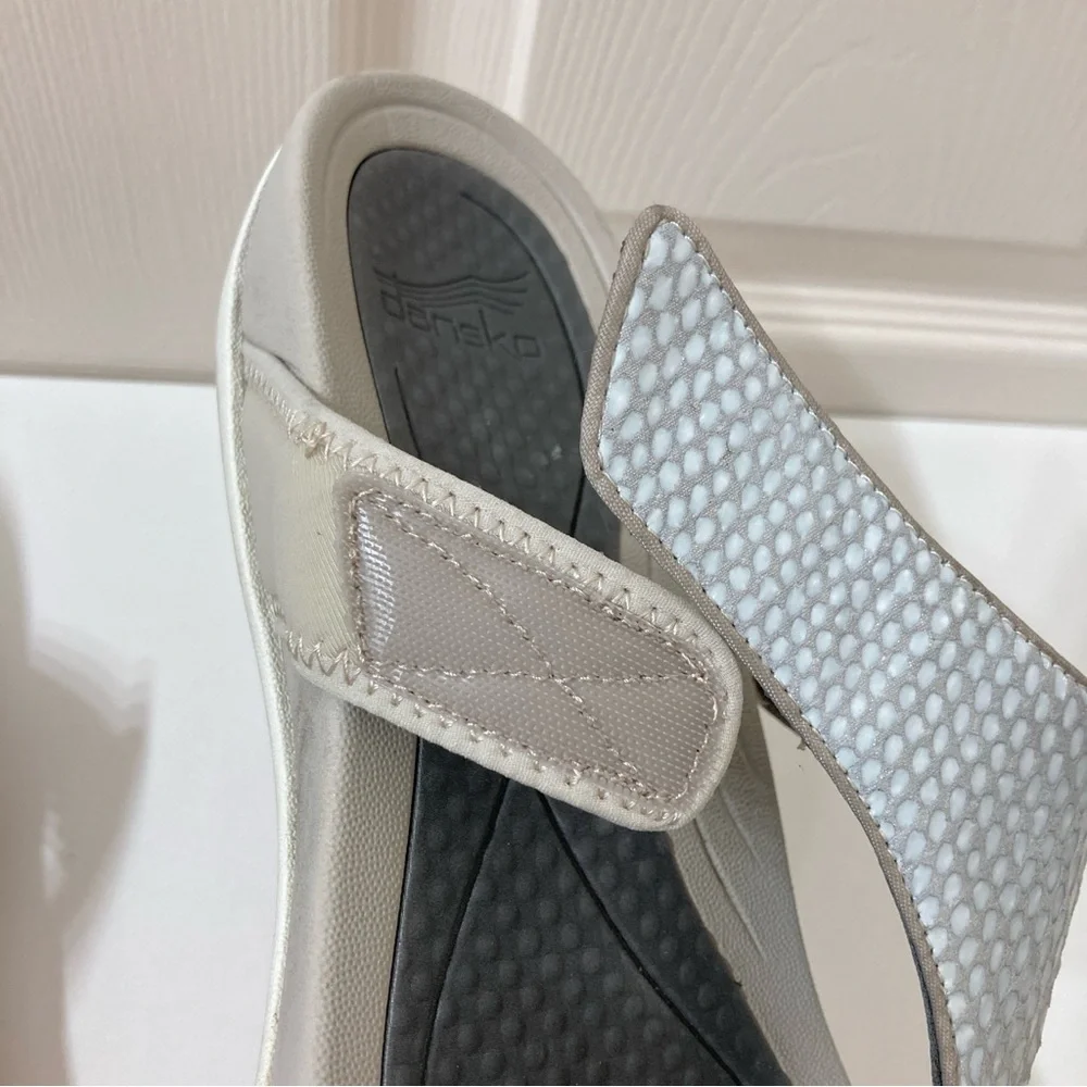 Dansko Women’s Katy 2 Gray Leather Hooded Sandal Flip Flop 11.5 Size 42 Vacation - Picture 4 of 11
